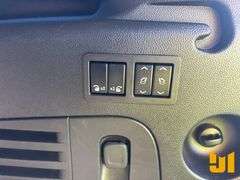 2018 CHEVROLET SUBURBAN VIN: 1GNSCJKC8JR152321