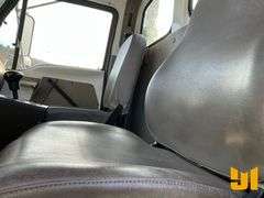 2001 STERLING L7500 S/A VAC VIN: 2FZAA0AK71AB56467