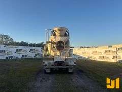 2012 INTERNATIONAL SF667 TANDEM AXLE REAR DISCHARGE MIXER TRUCK VIN: 1HTGSSHT0CJ696962