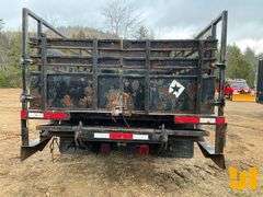 2005 FORD F450 SINGLE AXLE REGULAR CAB STAKE BED TRUCK VIN: 1FDXF46P24EB48177