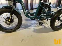 UNUSED ELECTRIC MOONCOOL TRICYCLE