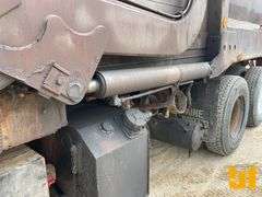 2006 MACK MR TRI FRONT LOAD COLLECTION TRUCK VIN: 1M2K189C36M033556