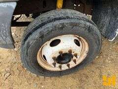 2005 FORD F450 SINGLE AXLE REGULAR CAB STAKE BED TRUCK VIN: 1FDXF46P24EB48177