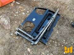 UNUSED KC 36” MINI UNIVERSAL FORK FRAME ATTACH W/42” FORKS