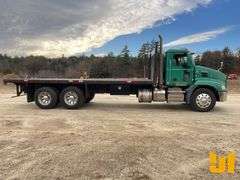 2013 MACK CXU 613(PINNACLE) TANDEM AXLE REGULAR CAB FLATBED TRUCK VIN: 1M2AW02C9DM033146