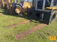 HYSTER ROUGH TERRAIN FORKLIFT