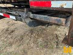 2005 FORD F450 SINGLE AXLE REGULAR CAB STAKE BED TRUCK VIN: 1FDXF46P24EB48177