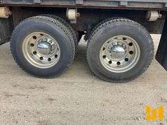 2013 MACK CXU 613(PINNACLE) TANDEM AXLE REGULAR CAB FLATBED TRUCK VIN: 1M2AW02C9DM033146