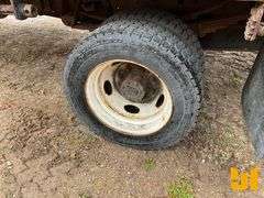 2005 FORD F450 SINGLE AXLE REGULAR CAB STAKE BED TRUCK VIN: 1FDXF46P24EB48177