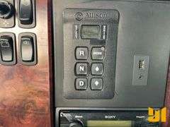 2013 MACK CXU 613(PINNACLE) TANDEM AXLE REGULAR CAB FLATBED TRUCK VIN: 1M2AW02C9DM033146