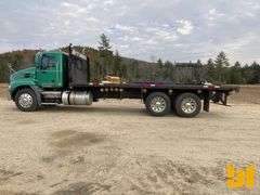 2013 MACK CXU 613(PINNACLE) TANDEM AXLE REGULAR CAB FLATBED TRUCK VIN: 1M2AW02C9DM033146