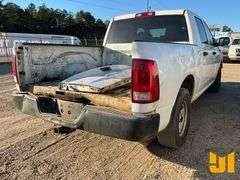 2015 RAM 1500 5.7L HEMI 1/2 TON CREW CAB PICKUP VIN: 3C6RR6KT8FG591746