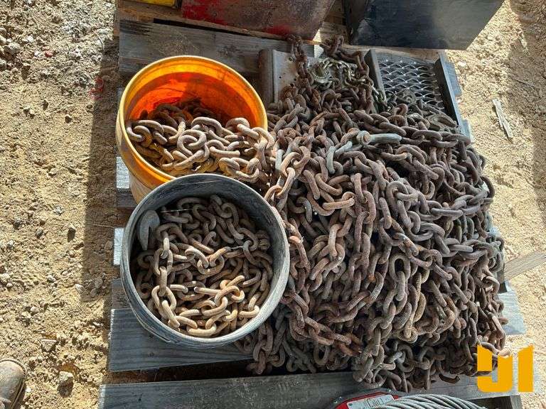PALLET OF VARIOUS SIZE/LENGTH CHAINS