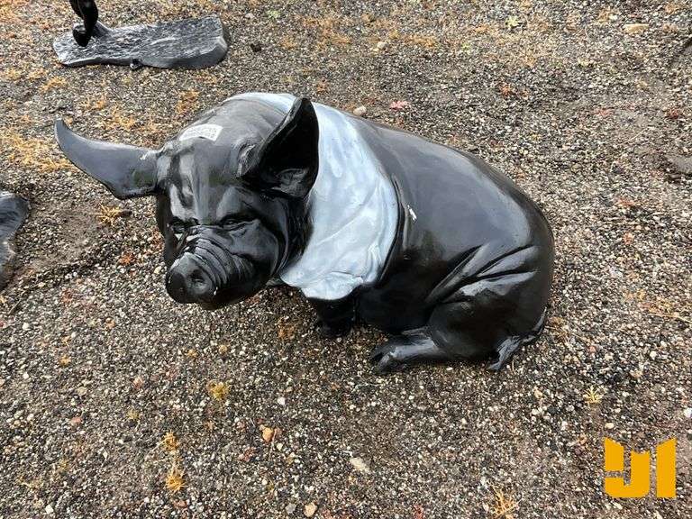 ALUMINUM SITTING PIG