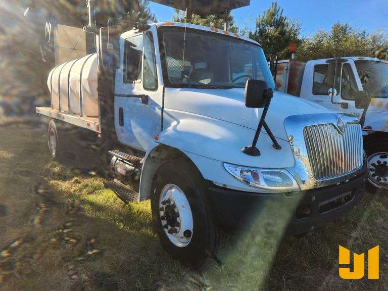2002 INTERNATIONAL 4300 SBA 4X2 S/A ATTENTUATOR / CRASH TRUCK VIN: 1HTMMAAL02H540766