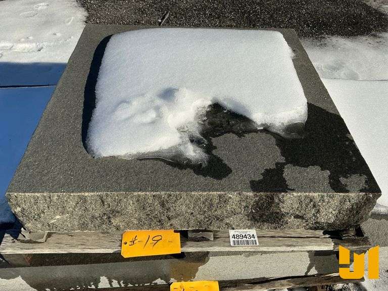 SINGLE GRANITE SLAB 3FTX3FTX7”