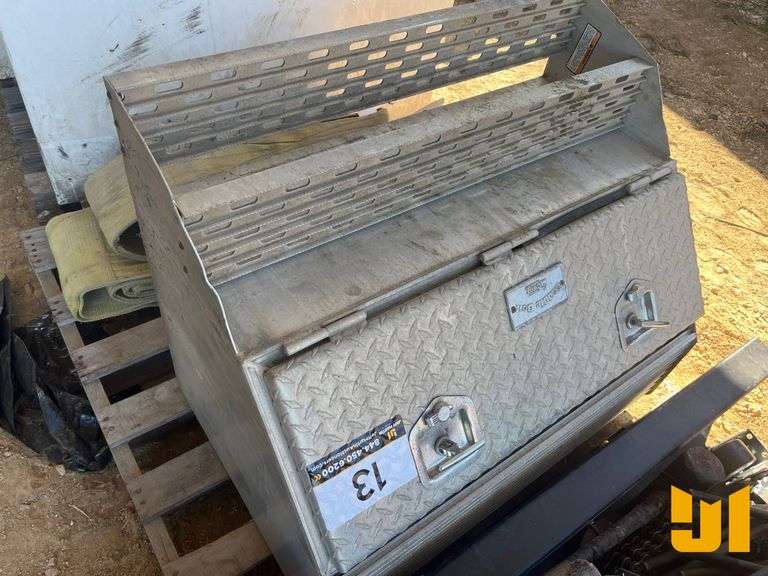 MERRITT SADDLE BOX TRUCK TOOLBOX