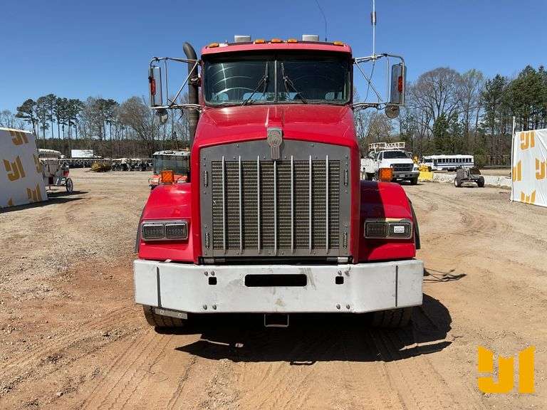 1999 KENWORTH T800 TANDEM AXLE DAY CAB TRUCK TRACTOR VIN: 1XKDDU0X6XJ830887