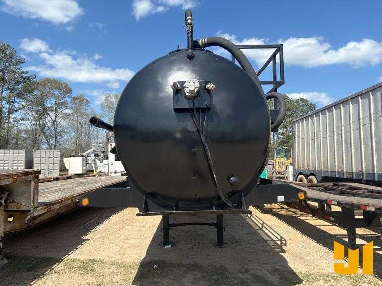 2002 FWF 120 BBL T/A VACUUM TRAILER VIN: 1F915138921062008