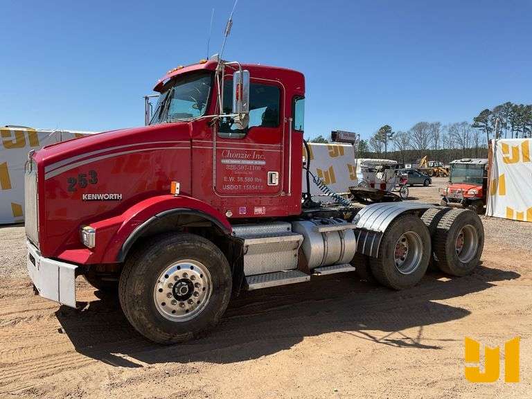 1999 KENWORTH T800 TANDEM AXLE DAY CAB TRUCK TRACTOR VIN: 1XKDDU0X6XJ830887