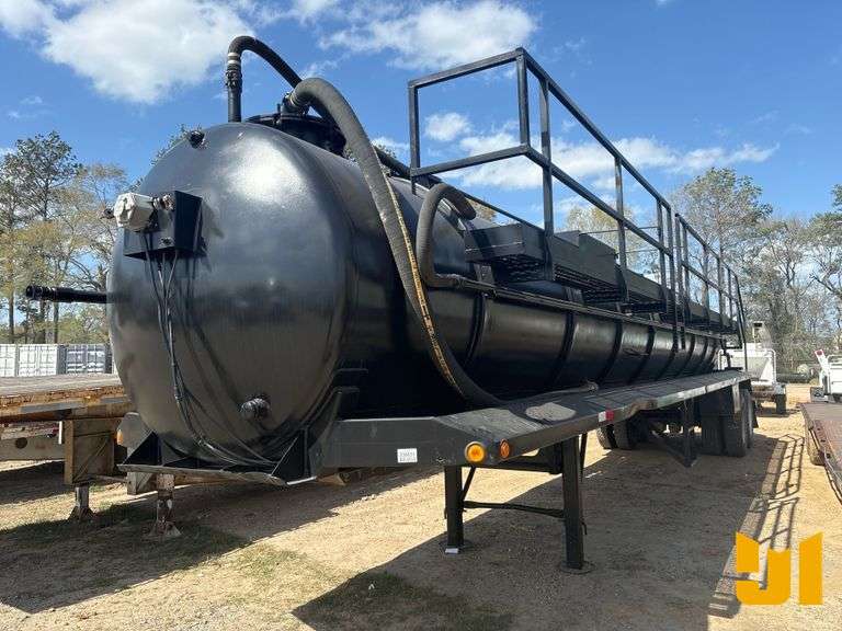 2002 FWF 120 BBL T/A VACUUM TRAILER VIN: 1F915138921062008