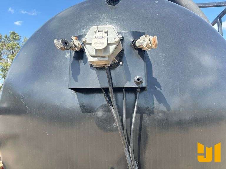 2002 FWF 120 BBL T/A VACUUM TRAILER VIN: 1F915138921062008