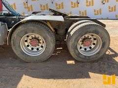 1999 KENWORTH T800 TANDEM AXLE DAY CAB TRUCK TRACTOR VIN: 1XKDDU0X6XJ830887