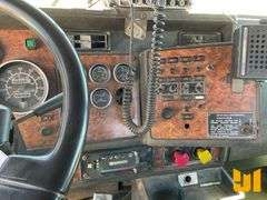 1999 KENWORTH T800 TANDEM AXLE DAY CAB TRUCK TRACTOR VIN: 1XKDDU0X6XJ830887