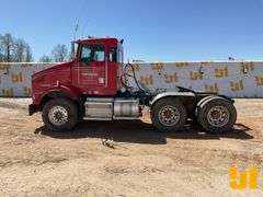 1999 KENWORTH T800 TANDEM AXLE DAY CAB TRUCK TRACTOR VIN: 1XKDDU0X6XJ830887