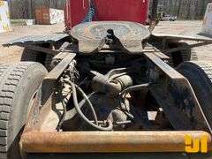 1999 KENWORTH T800 TANDEM AXLE DAY CAB TRUCK TRACTOR VIN: 1XKDDU0X6XJ830887