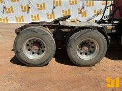1999 KENWORTH T800 TANDEM AXLE DAY CAB TRUCK TRACTOR VIN: 1XKDDU0X6XJ830887