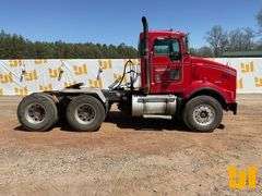 1999 KENWORTH T800 TANDEM AXLE DAY CAB TRUCK TRACTOR VIN: 1XKDDU0X6XJ830887