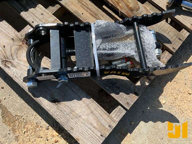 UNUSED HYDRAULIC THUMB