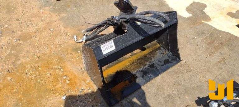 UNUSED TILT BUCKET