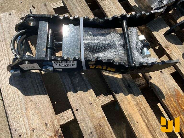 UNUSED HYDRAULIC THUMB