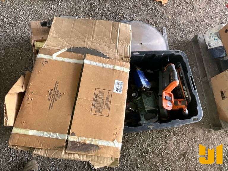 PALLET OF ASSORTED SAW BLADES 22” DIAMETER, BATTERY OPERATED POWER