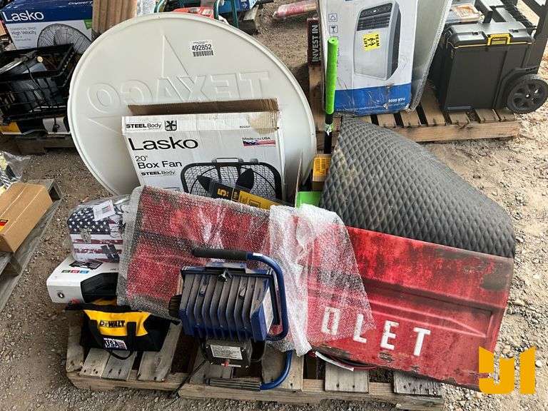 CHEVROLET SHOP SIGN, SHOP FLOOR MAT, TEXACO SHOP SIGN, JUMPER