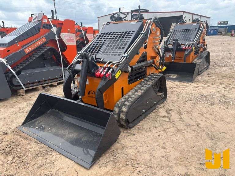 UNUSED LANDHERO LDH-H380 STAND ON MULTI TERRAIN LOADER