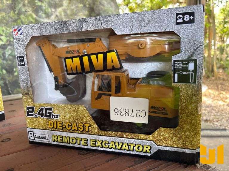 UNUSED 2025 SKLP EXCAVATOR TOY, REMOTE EXCAVATOR, DIE CAST