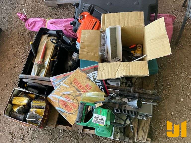 HITACHI CHOP SAW, QUANTITY OF (2) SHOP SIGNS, BOX OF