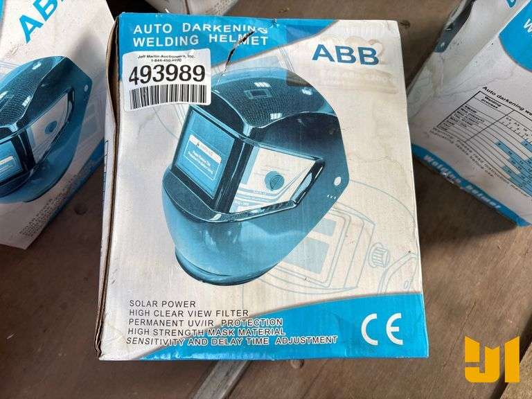 UNUSED AUTO DARKENING WELDING HELMET