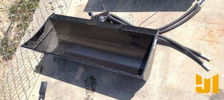 UNUSED TILT BUCKET