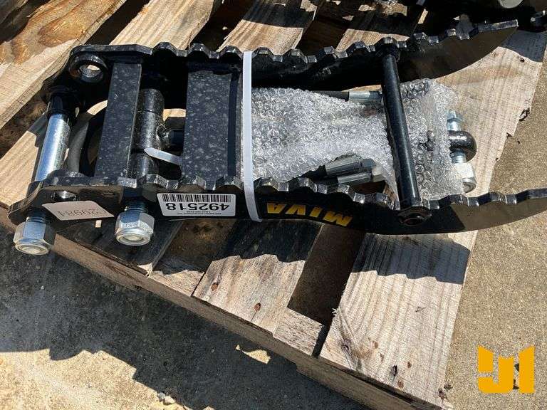 UNUSED HYDRAULIC THUMB
