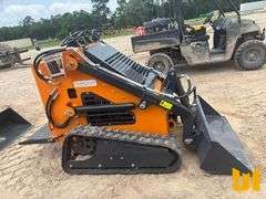 UNUSED LANDHERO LDH-H380 STAND ON MULTI TERRAIN LOADER