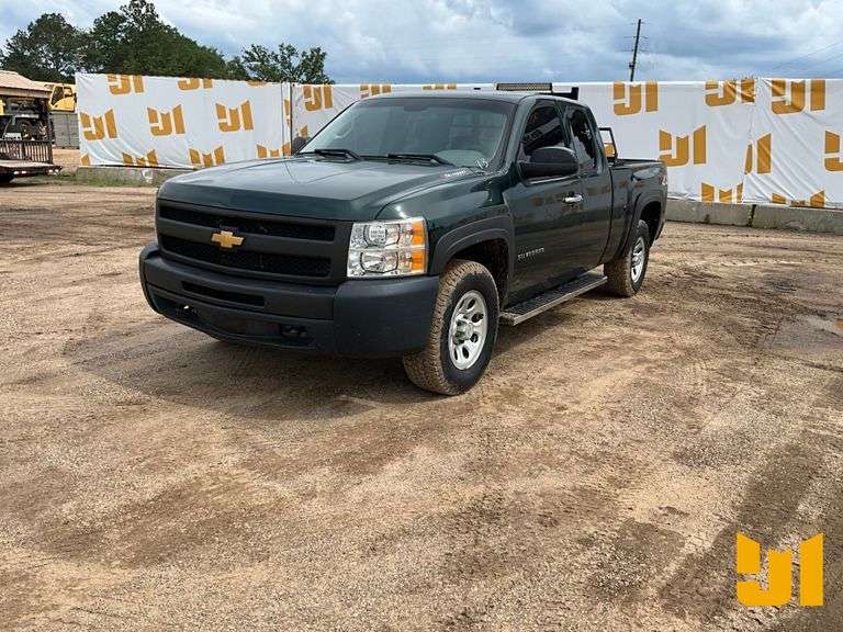 2013 CHEVROLET SILVERADO EXTENDED CAB 4X4 PICKUP VIN: 1GCRKPE79DZ357680