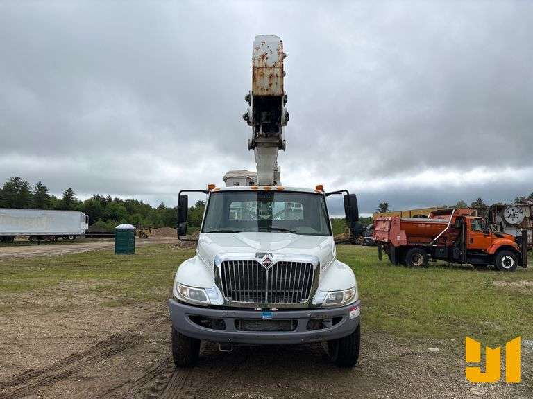 2015 INTERNATIONAL 4300 SBA 4X2 MATERIAL HANDLING BUCKET TRUCK TEREX HI-RANGER VIN: 3HAMMAAN5FL73113