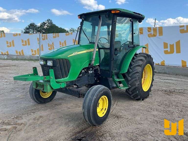 JOHN DEERE 5225 TRACTOR SN: LV5225T422205
