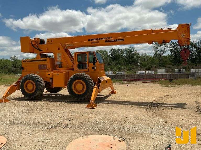 2011 BRODERSON RT300 ROUGH TERRAIN CRANE SN: 37818300