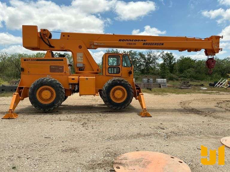 2011 BRODERSON RT300 ROUGH TERRAIN CRANE SN: 37818300