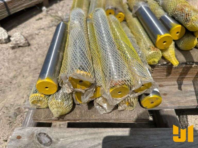QTY OF (12) 40MM X 270MM UNIVERSAL BUCKET PINS